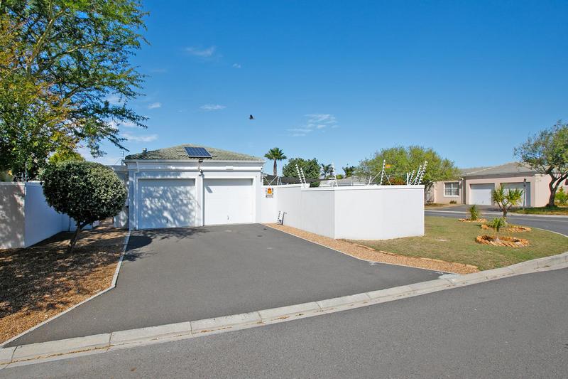 3 Bedroom Property for Sale in Sunningdale Western Cape